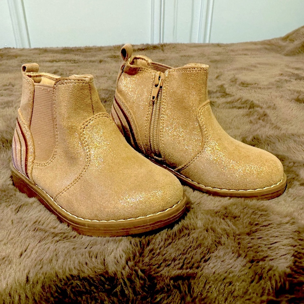 NWOT Tucker + Tate Toddler Girl Short Embroidered Rainbow Boot Sz 9T Rose Gold